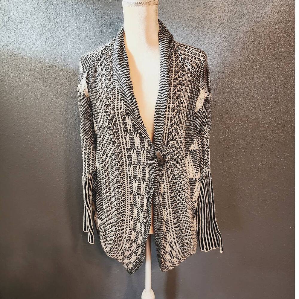 Pink Rose Women's Black & white Knit Sweater One button closure Size Medium